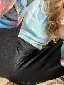 These pants are on backwards lol