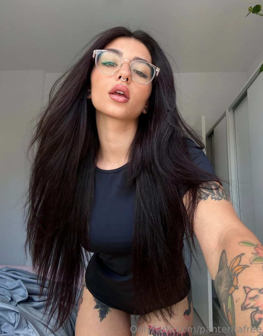 I m pretending i m a photo model am i good at it 