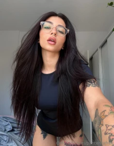 I m pretending i m a photo model am i good at it