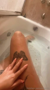 Wanna see me bathing part 1