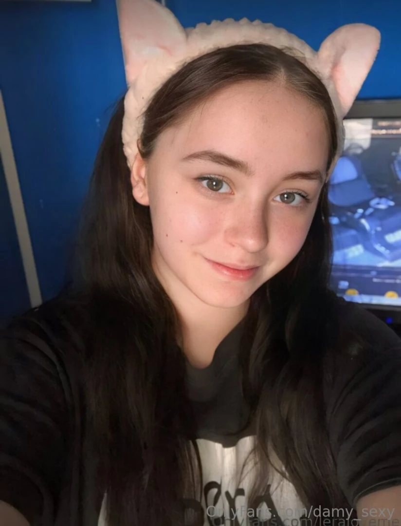 Free subscription leraloveme slutty cutie leraloveme loves to shake in part 59 