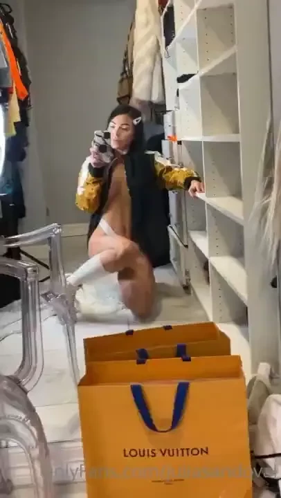 Which outfit let s play 