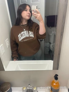 I live in this brown sweater i love it sm i hope everyone is having a part 1