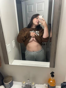 I live in this brown sweater i love it sm i hope everyone is having a