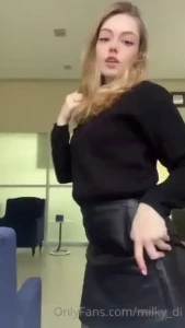 Omg i wish you were here to fuck me right now you have no idea how