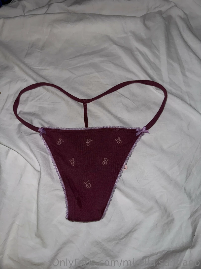 Do you think it looks good on me baby look how wet it got come check 