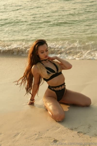 Which swimsuit fits me better and accentuates my figure better give me