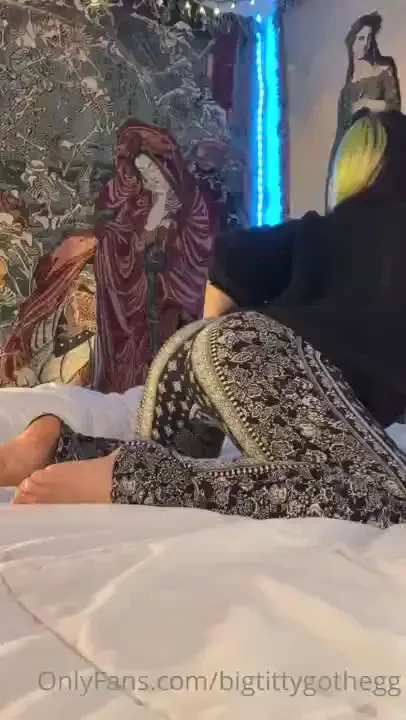 Little twerking clip in my flare pants for those who wanted it 