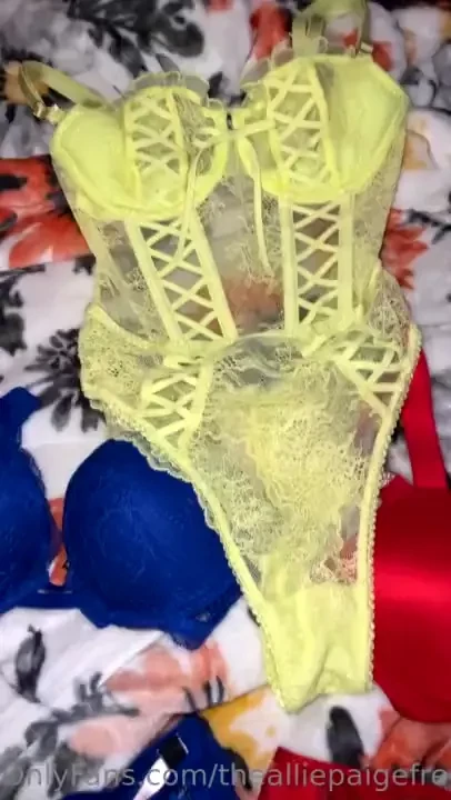 I have a photo shoot tmrw these are the outfits i ll be wearing which 