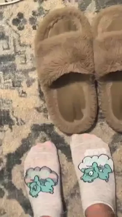 Love how my toes look in socks 