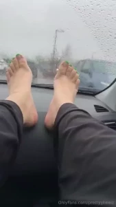 Wrinkly soles on the dash
