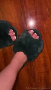 Fluffy toes