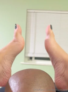 Can i put my feet on your head while you please me