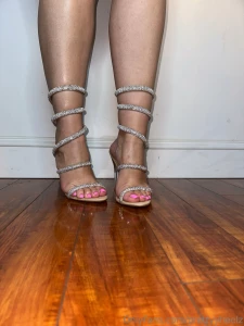 Perfect arches and toes in these sexy heels