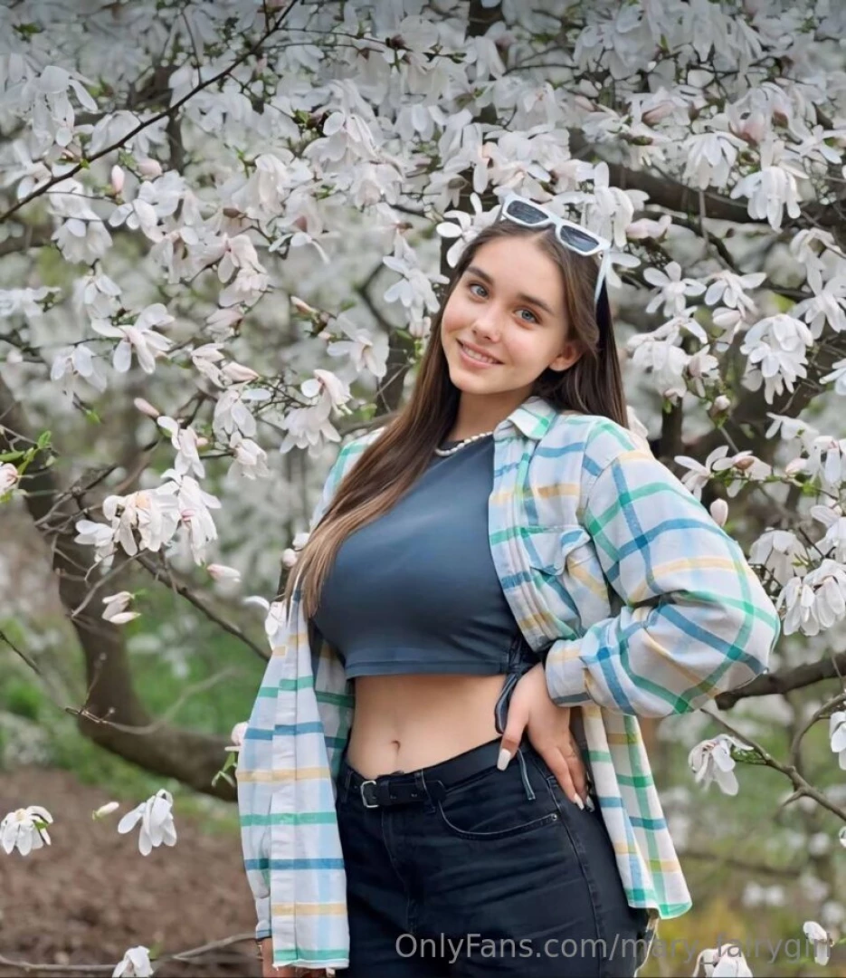Fresh college cutie leya_le wants to show daddy how wet she is this part 202 