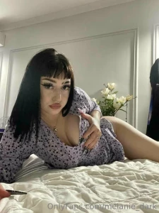 Can you unbutton the clasp on my dress