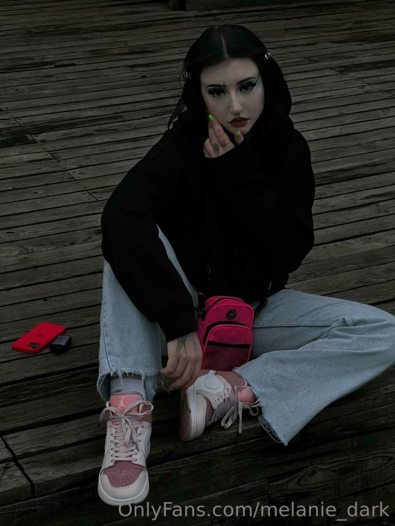 Hi there everyone my name is melania and i m 22 years old i m a real part 1 