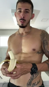 valentinorocafree1 - Come to my vip profile valentinoroca if you want to eat my banana 