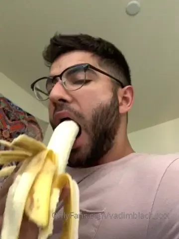 Would love to suck a huge cock right now i bet you taste better 