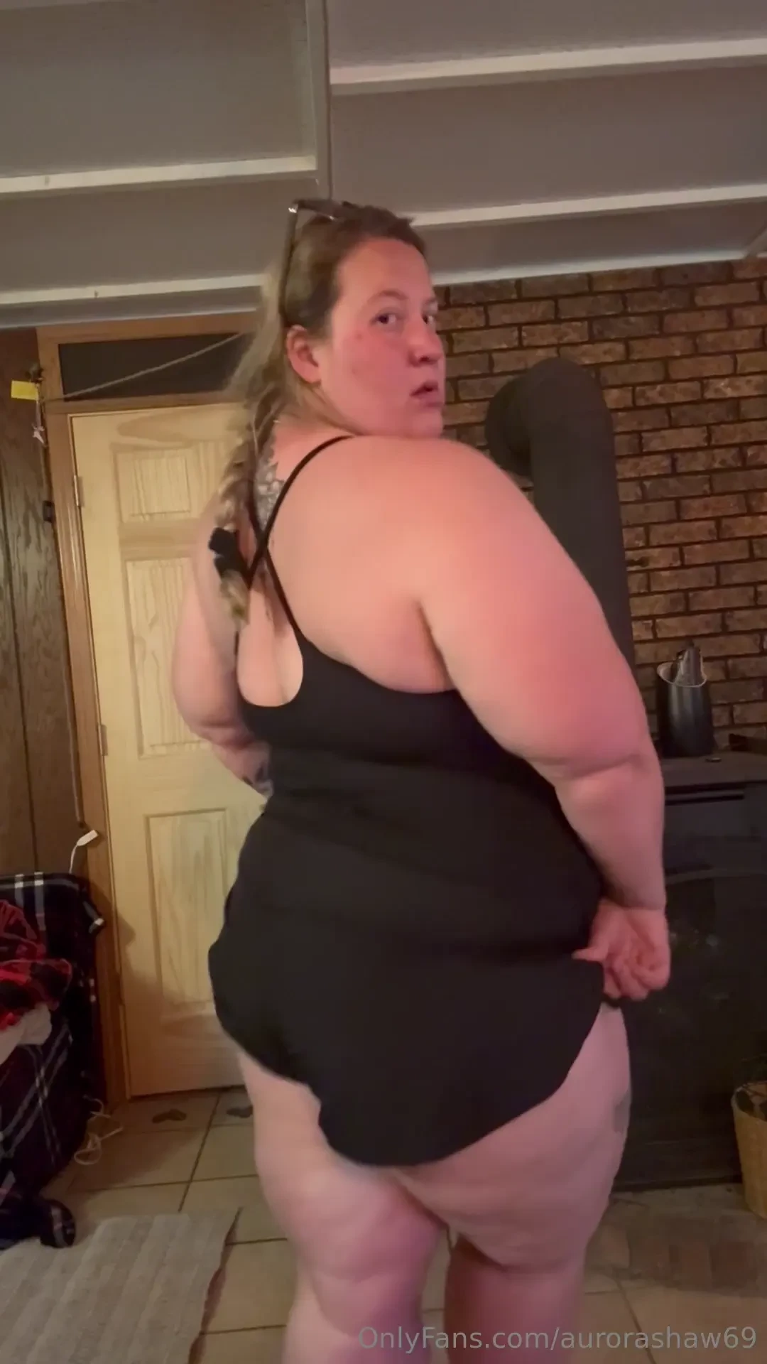 Undressing for daddy send me a tip for the rest of the video 