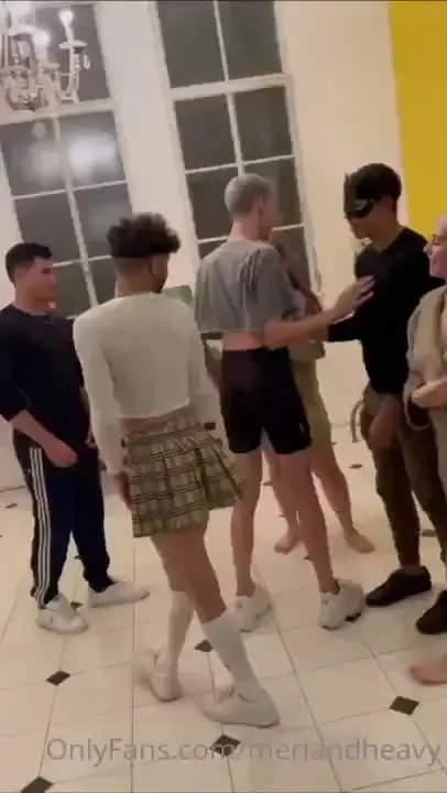 Contratamos unos streptease para la despedida de dimitrysimonit y 