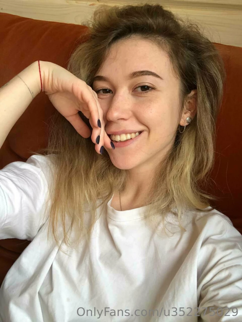 Cute girls keep very naughty secrets where you can t get to 