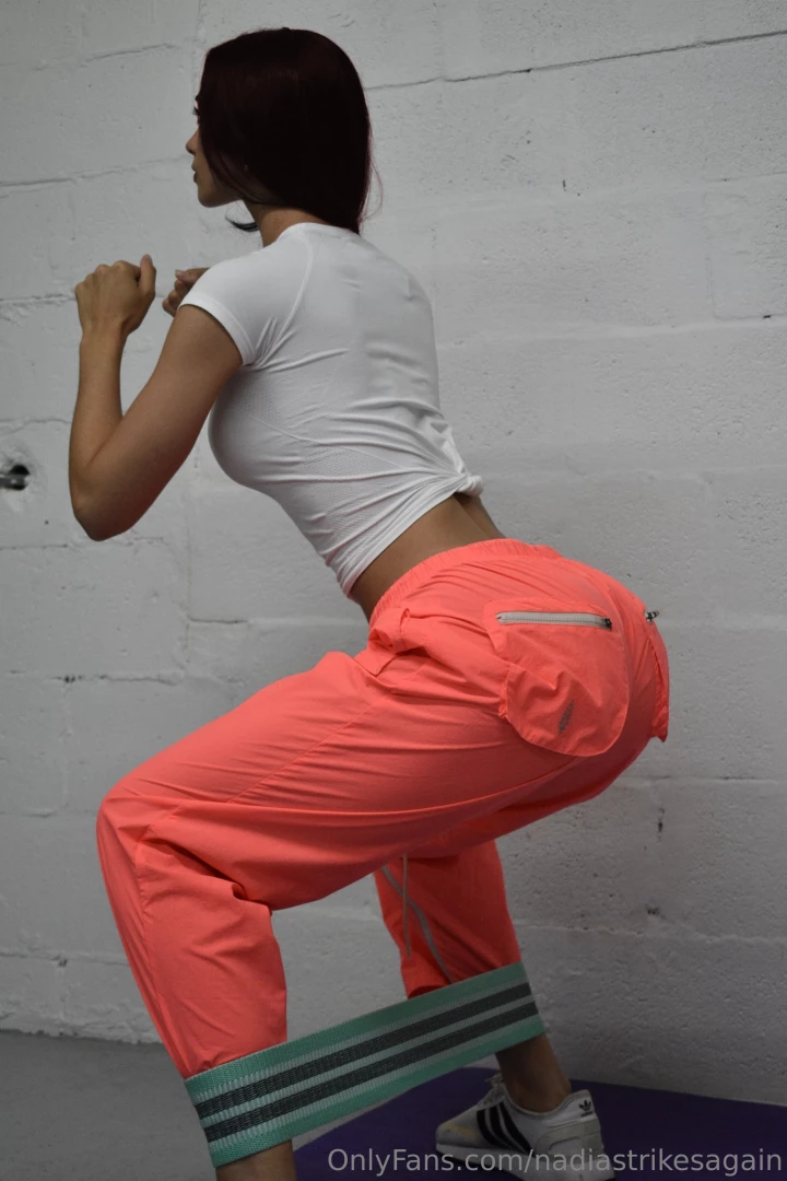 Resistance bands squats a killer combo for building strength and part 1 