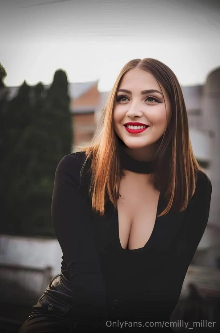 Annie_saint now wet she loves having her juicy ass squeezed this part 498 