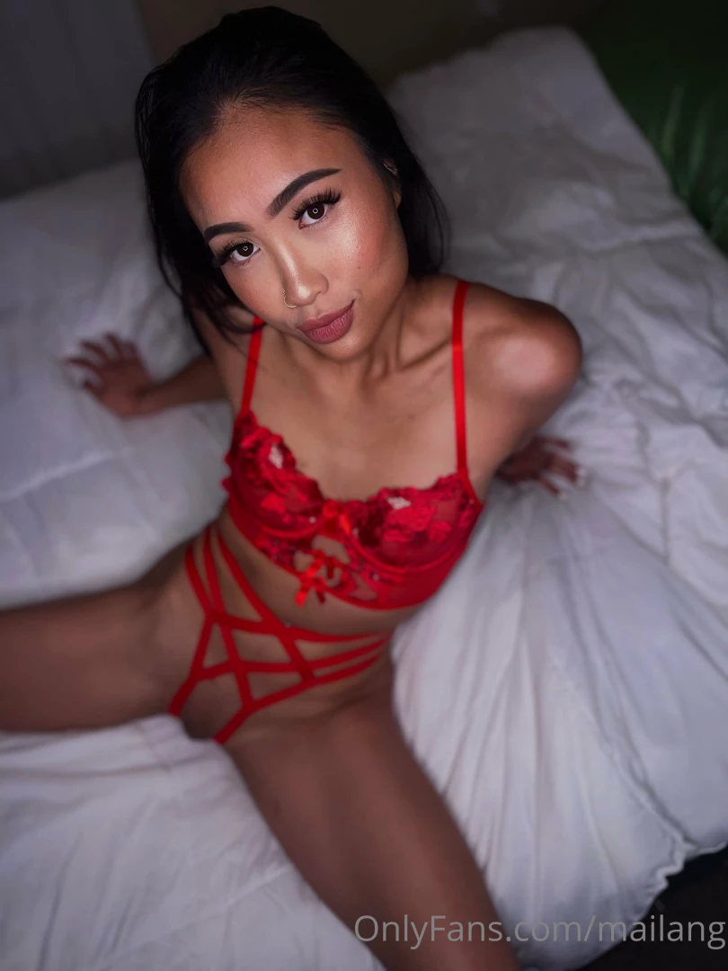 Look at me when you fuck me daddy 