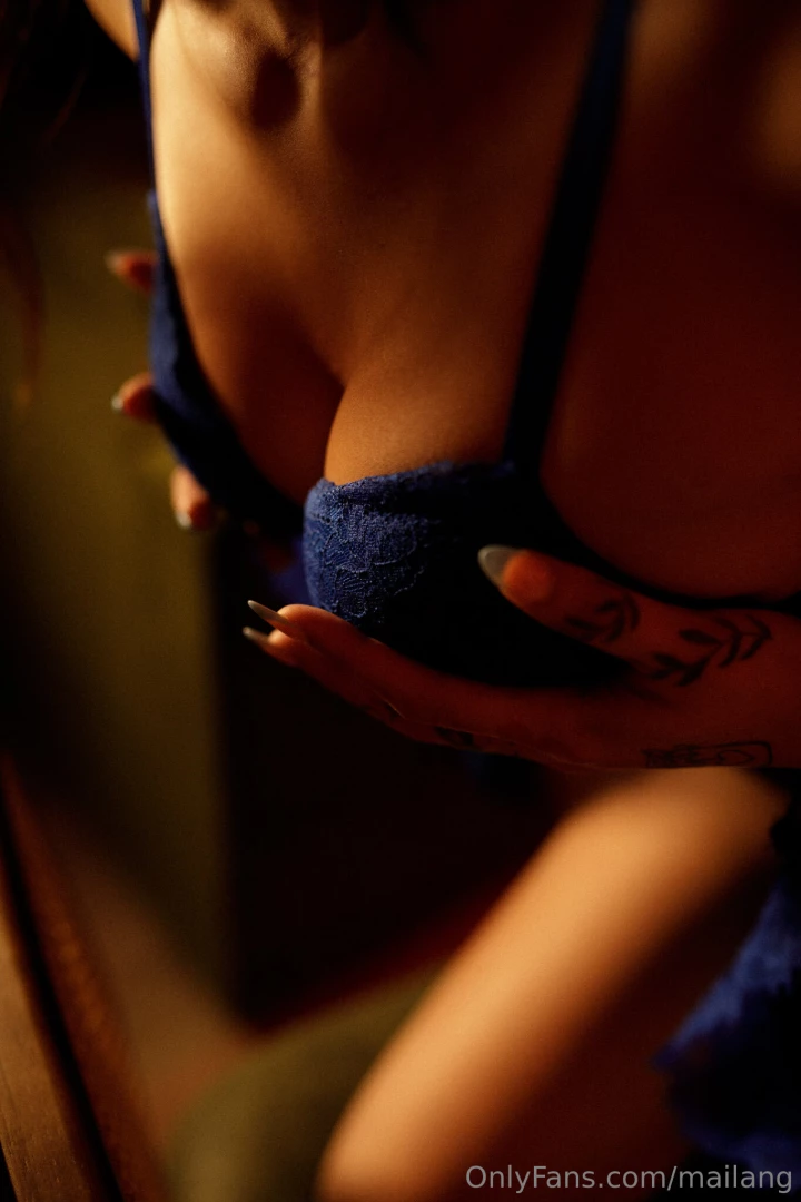 I just posted brand new content come get some free sneak peaks in my 