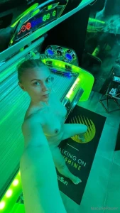 Guess who s back at the solarium working on that golden glow part 6