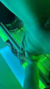 Guess who s back at the solarium working on that golden glow part 5