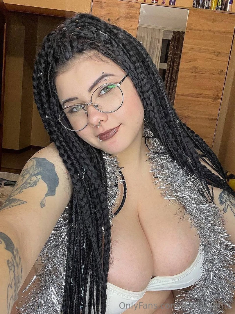 Omg i love this sexy new year outfit i think i should make some part 1 