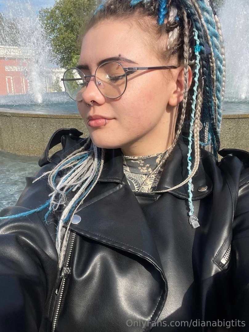 Share with you this moment sunny selfie from this day 