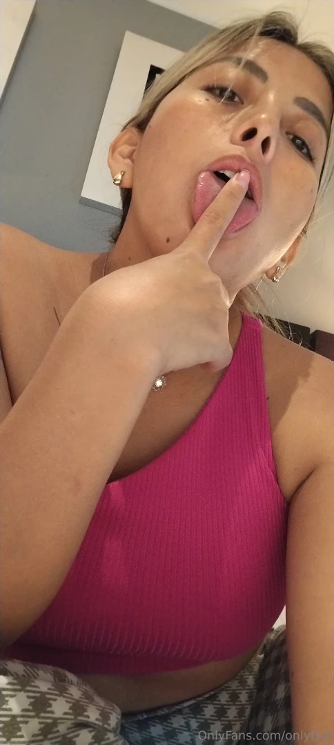 Feeling a little naughty wanna come play 