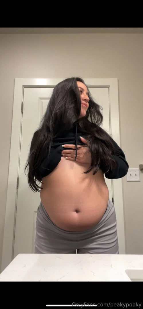 A screenshot from a custom food baby video i made 