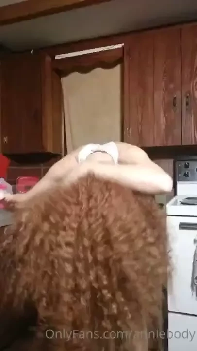 A nice goodmorning flex and stretch letting my hair down and out to do 