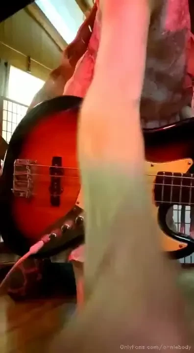 Stream started at 04 22 2022 04 12 pm bit of bass playing to warm up 