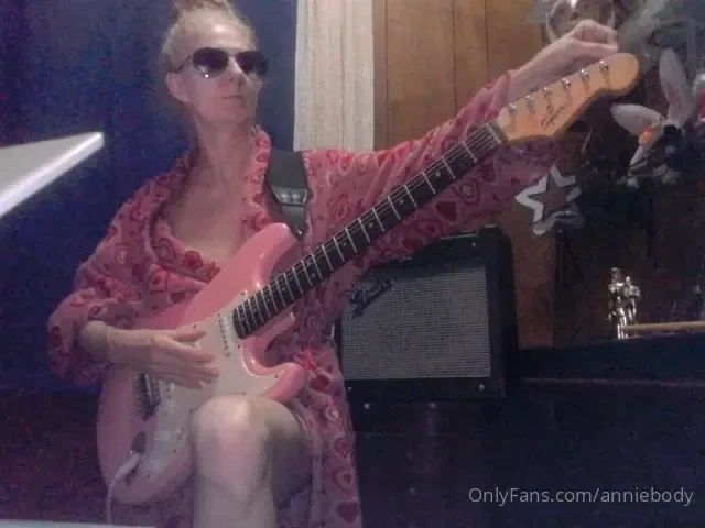 Annie body in the 3 33 am just in case your up woooooooooo i love the 