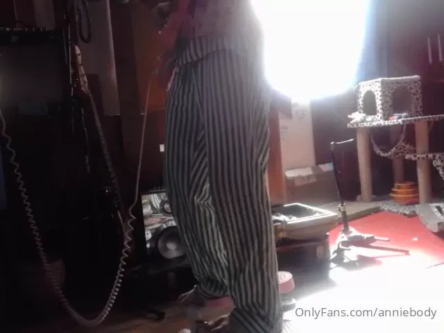Tuning pinkie up for a little jam out with some exercise too - oh and part 2 