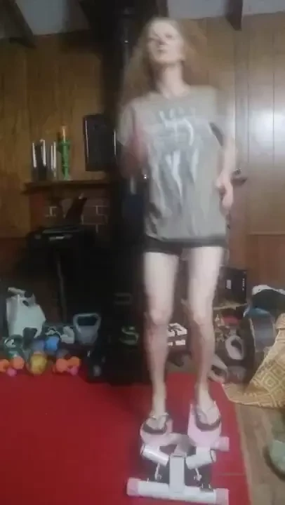 Eveningindoorjog thetick funnyshit bestwaytoexersize 