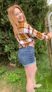 378727936250880000 - Hey cowboy outside outdoor public redhead tease bigboobs booty 