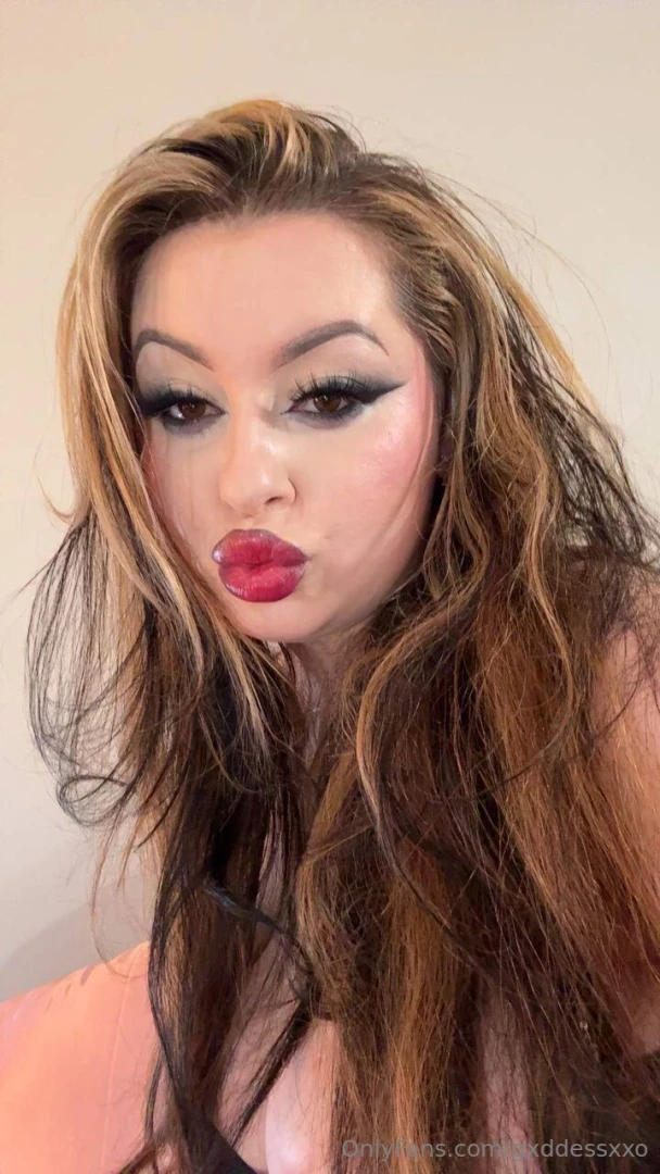 Vip access to this pussy lunavalentinee 