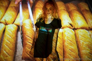 Who else loves greggs as much as holitabun and us