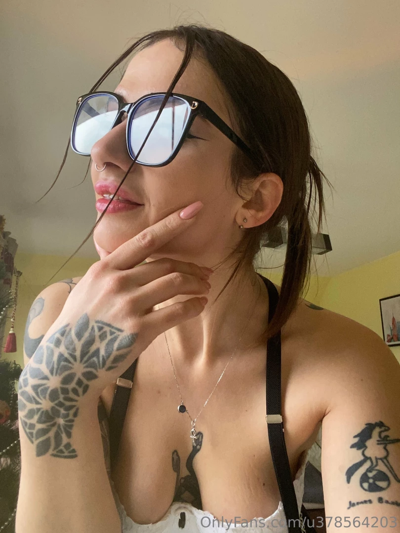 Picking up poses for a new video part 2 