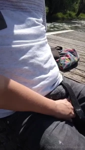 On a bais sur on ponton oups we fucked on a bridge thing oops