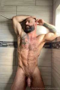 Can u come and soap my sexy hairy body