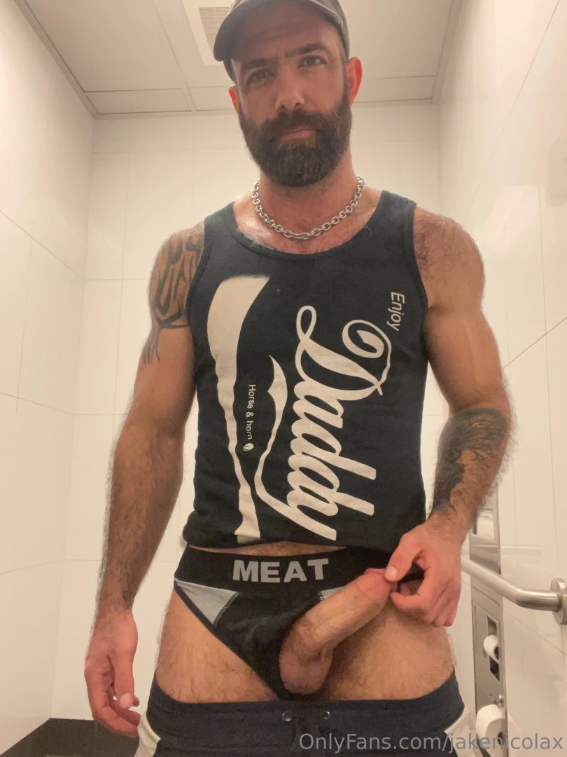 Fuck i m nice and hard who wants a piece 