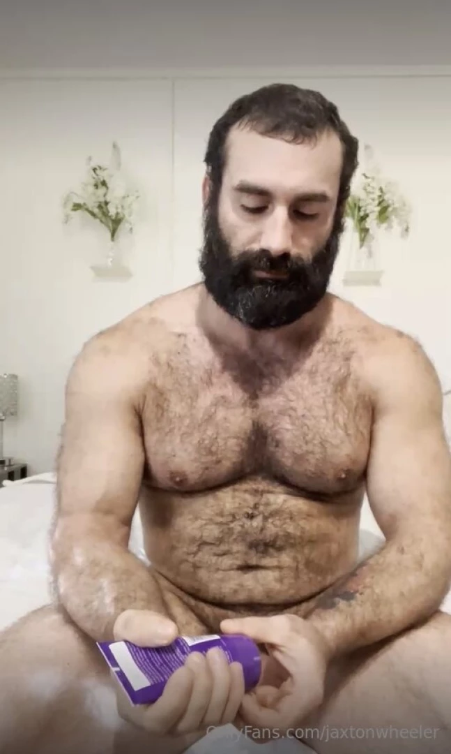 I could use some help putting on this lotion you can help me shower it 