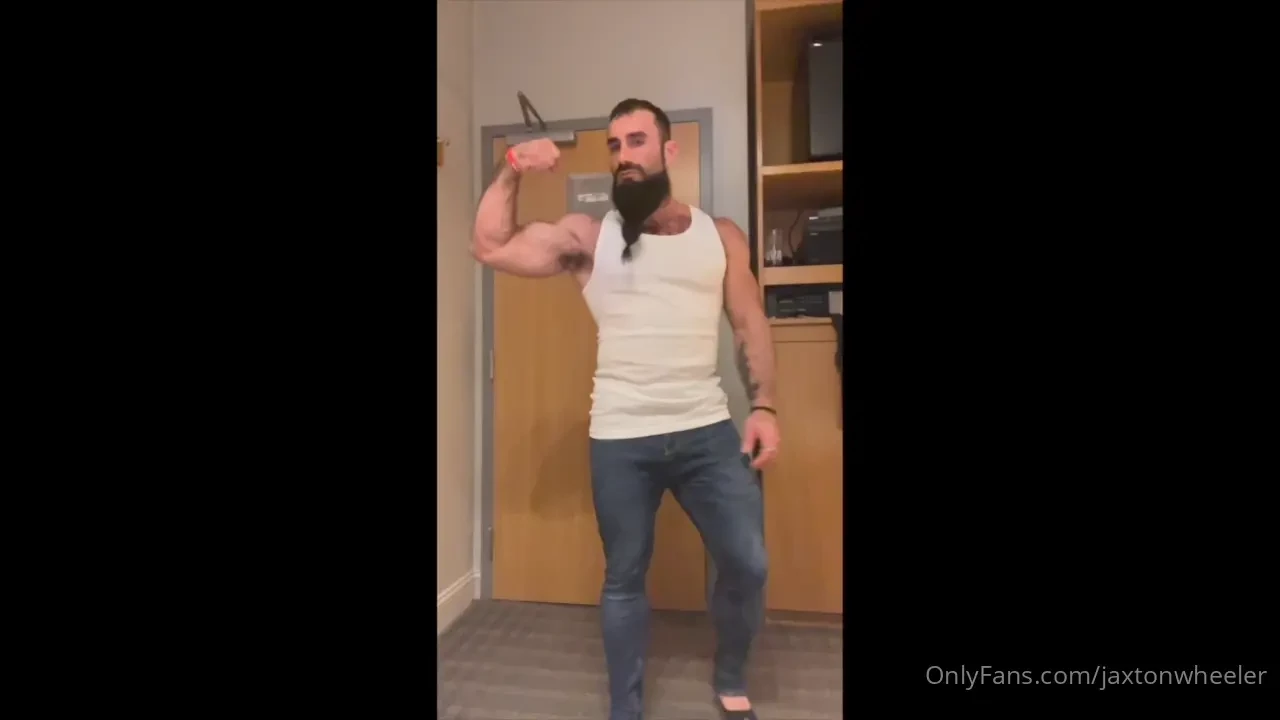 Ripped apart wanna see me flex my huge muscles while i m rip apart my 